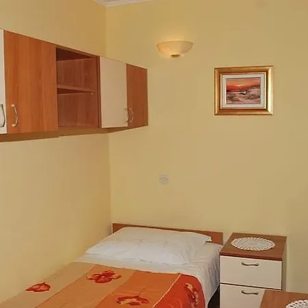 Adriana 2 Apartman *
